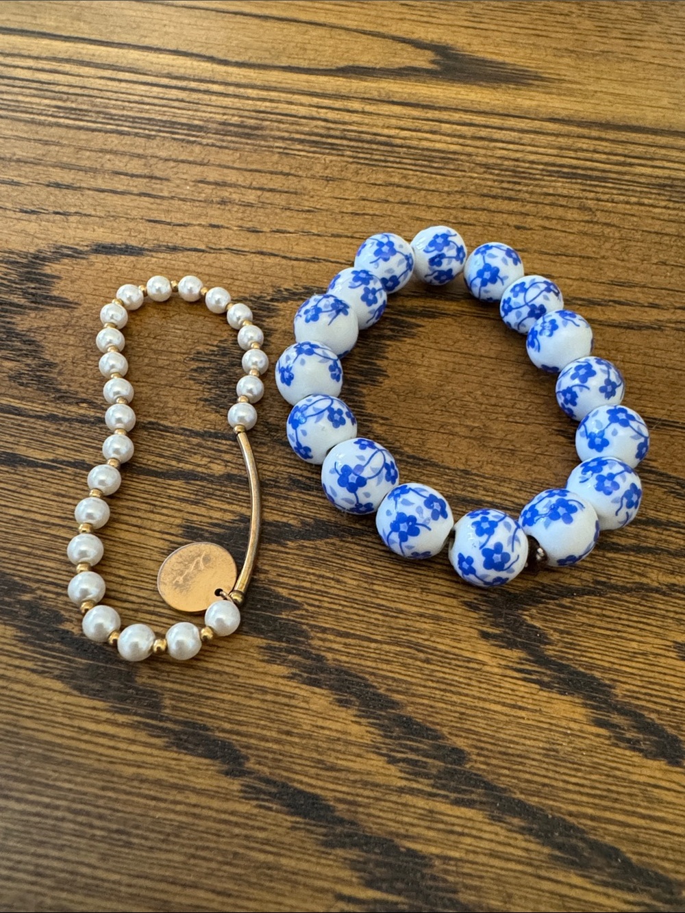 Free bracelets bundle of two stretchy pearl-like